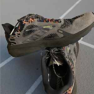 Brooks Men's Gray and Orange Athletic Shoes